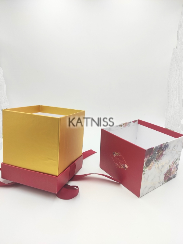 Квадратна подаръчна кутия с панделка / Square present box with ribbon