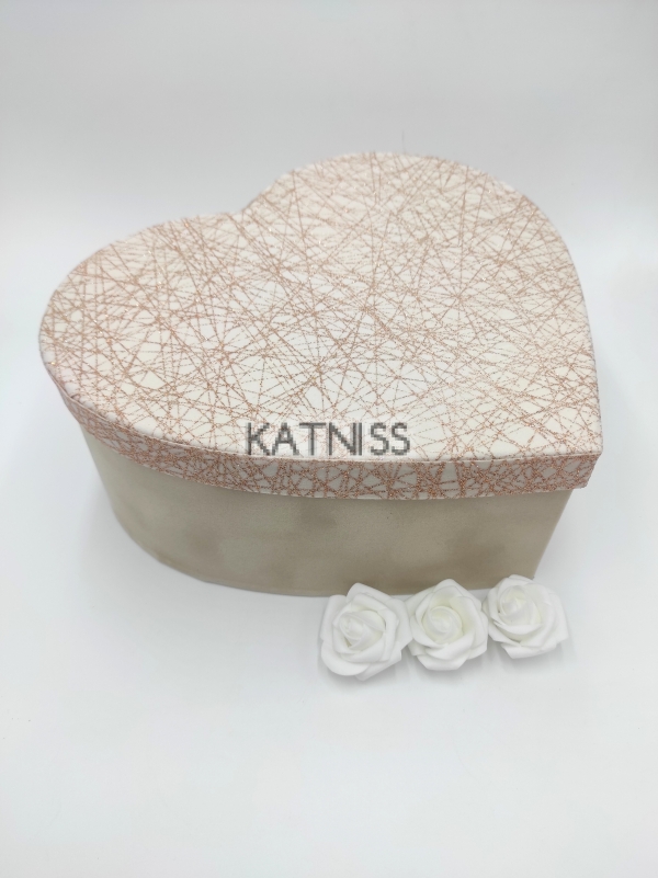 Бежова подаръчна кутия под формата на сърце - 30 см / Beige heart present box - 30 cm