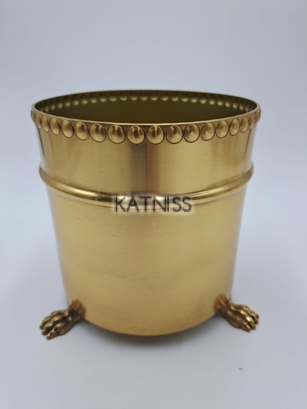 Златист метален съд / Gold metal container