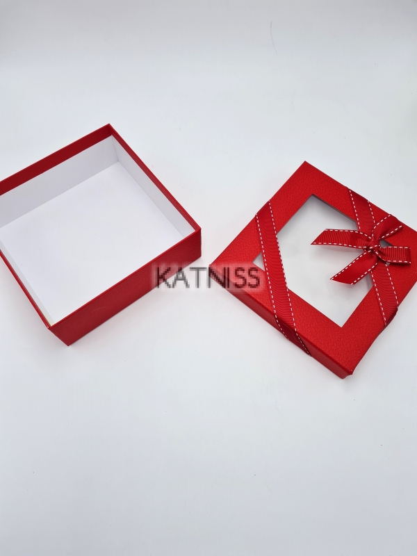 Квадратна червена кутия с панделка и прозорец - 16.5 см / Square red box with ribbon and window - 16.5 cm