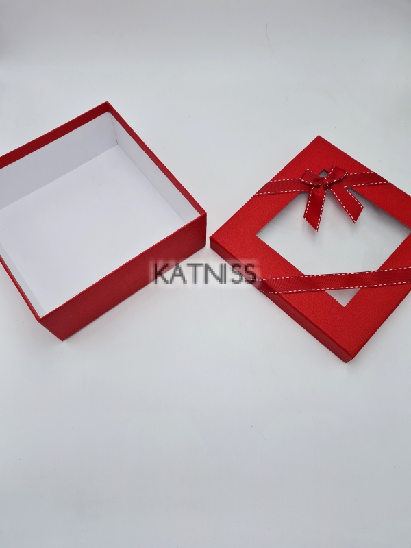 Квадратна червена кутия с панделка и прозорец - 19.5 см / Square red box with ribbon and window - 19.5 cm