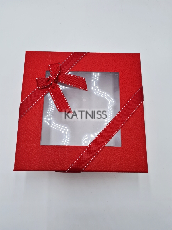 Квадратна червена кутия с панделка и прозорец - 19.5 см / Square red box with ribbon and window - 19.5 cm