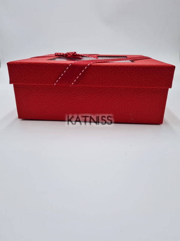 Квадратна червена кутия с панделка и прозорец - 19.5 см / Square red box with ribbon and window - 19.5 cm