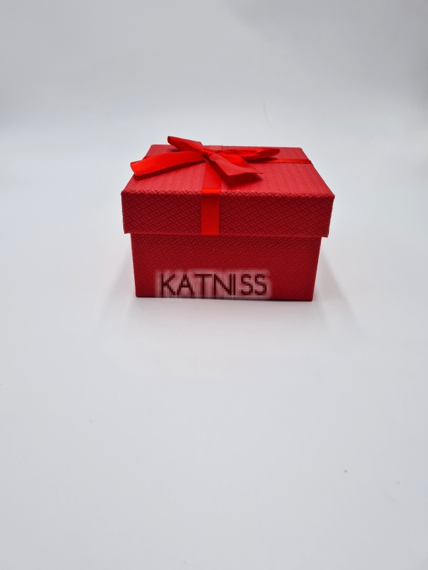 Червена квадратна кутия с панделка - 10.5 см / Red square box with ribbon - 10.5 cm