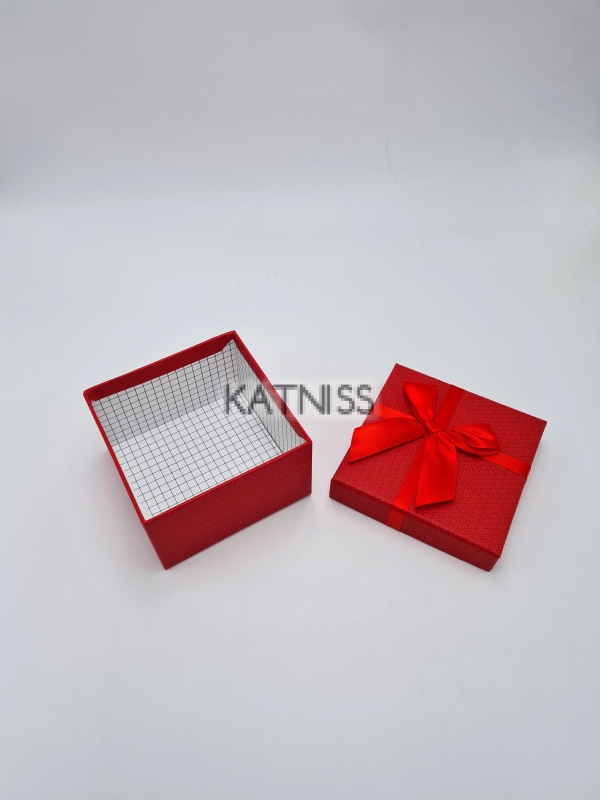 Червена квадратна кутия с панделка - 10.5 см / Red square box with ribbon - 10.5 cm