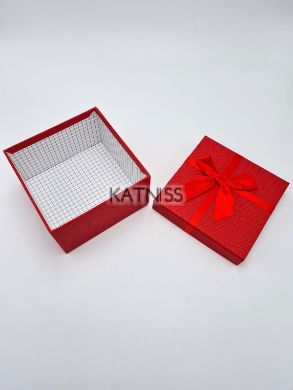  Червена квадратна кутия с панделка - 12.5 см / Red square box with ribbon - 12.5 cm