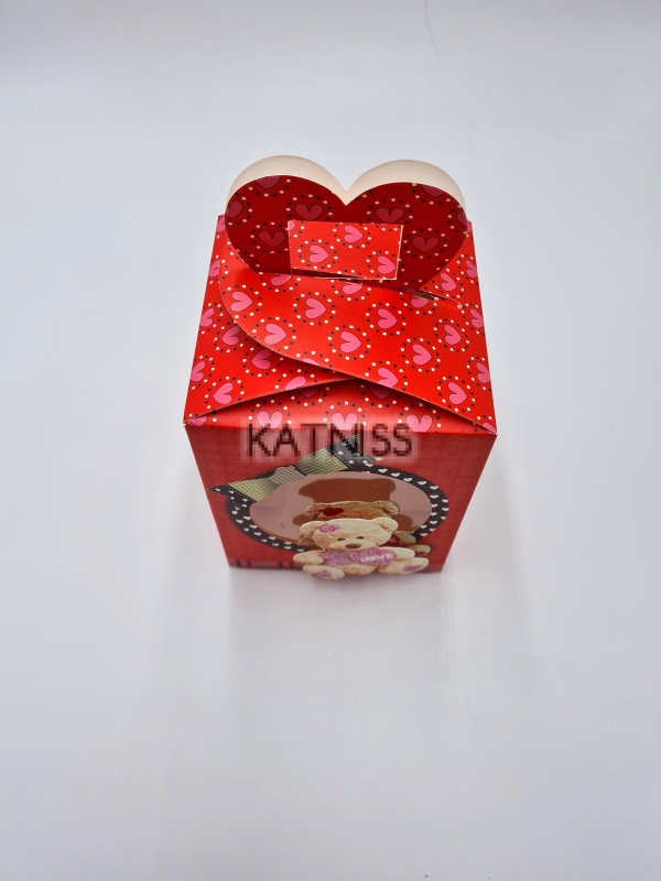 Картонена сглобяема червена кутия с прозорец и 3D мече / Paper craft red box with window and 3D bear