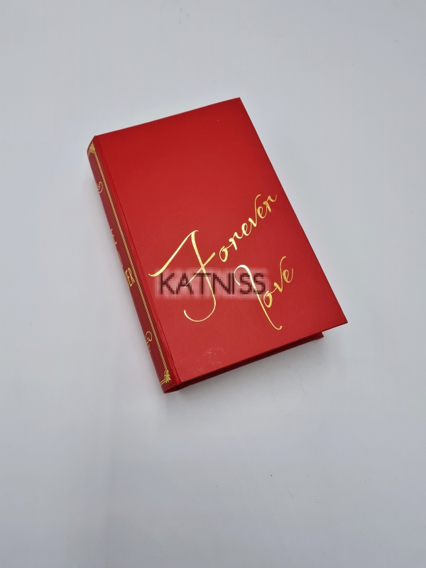 Подаръчна кутия под формата на книга с магнитно закопчаване - 19/11.5 см / Present book box with magnetic closure - 19/11.5 cm