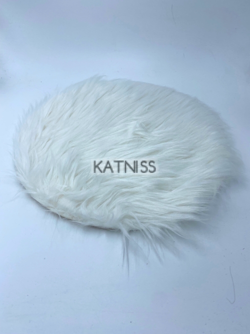 Кръгла бяла пухкава подложка / Oval White Fluffy Pad