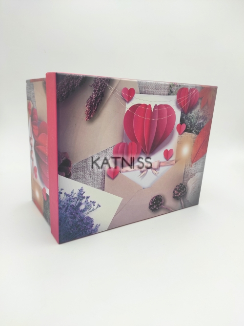 Подаръчна кутия - 22х17 см / Present box - 22x17 cm