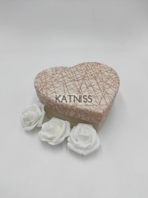 Подаръчна кутия под формата на сърце - 13 см / Beige heart presrnt box - 13 cm