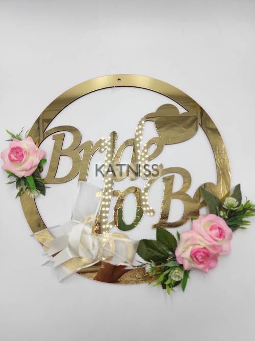 Златист венец Bride To Be с розово-бели рози / Gold wreath Bride To Be with pink white roses