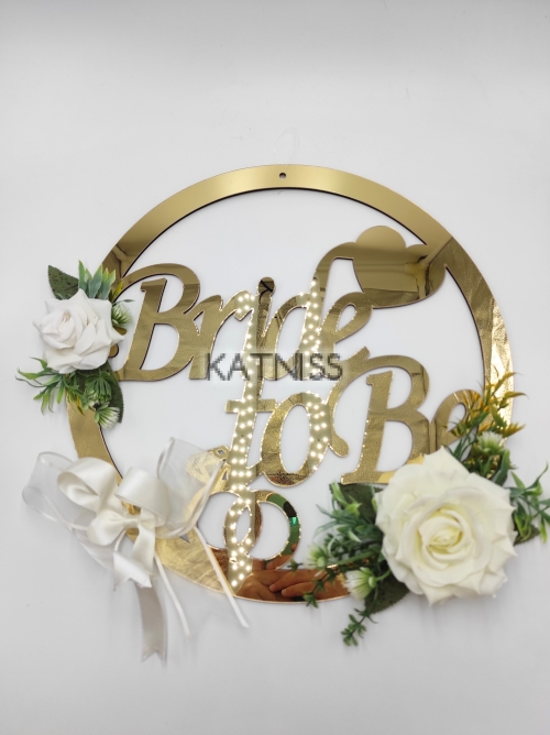 Златист венец Bride To Be с бели рози / Gold wreath Bride To Be with white roses