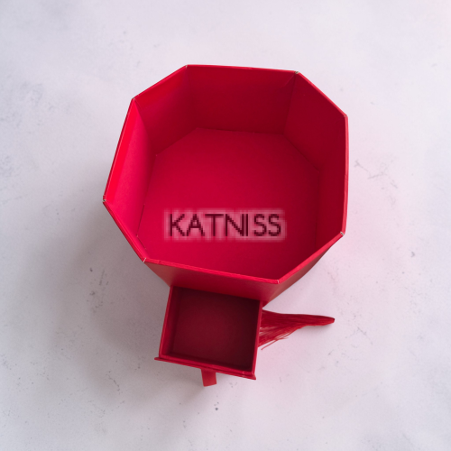 Подаръчна кутия „Абитуриентска шапка“ – червена